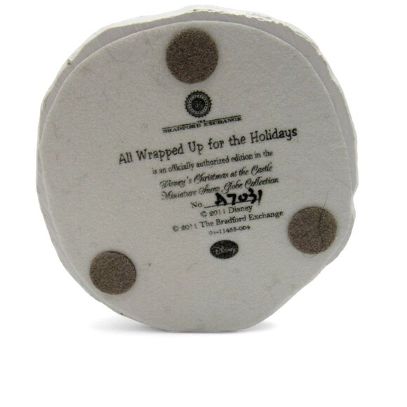 Bradford Exchange DISNEY All Wrapped Up For The Holidays Winnie Pooh Snow Globe - Picture 10 of 10